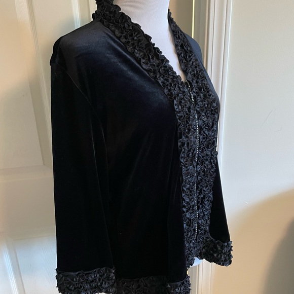 Samuel Dong fancy velvet blazer with ruffle design - Picture 4 of 10